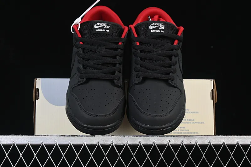All Categories Nk SB Dunk Series Nk SB Dunk Low Low-top sneakers Supreme x Nike Dunk SB Dunk Low joint black low-top casual skateboard shoes HQ8487-001